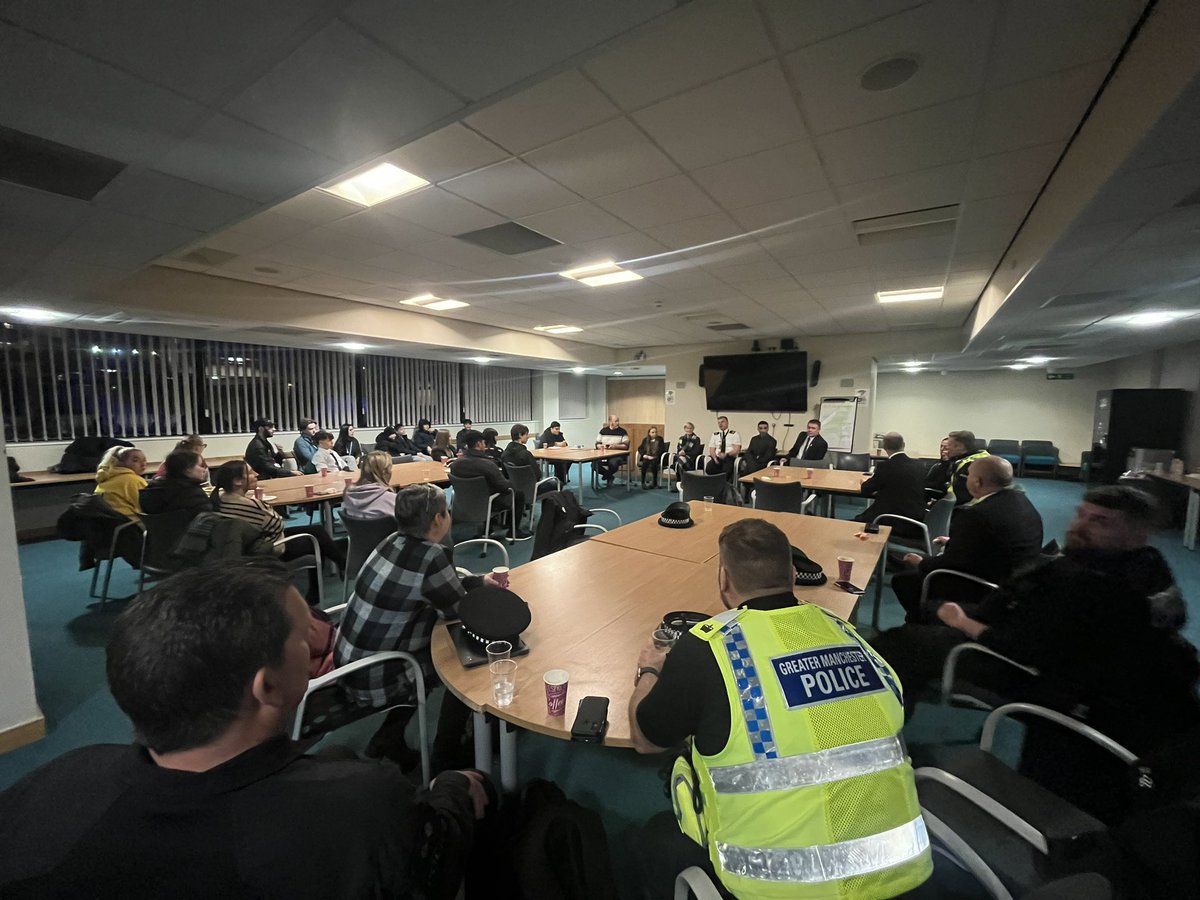 OldhamYouth's tweet photo. As part of #operationavro we are hosting a question & answer panel for young people! Chaired by Demi, one of our youth councillors, the discussion is focussed on policing & crime. On the panel are @DeputyMayorofGM, Asst chief constable of GMP, @ShaidMushtaq and @ChrisGoodwin73 https://t.co/lB1XiQr1mJ