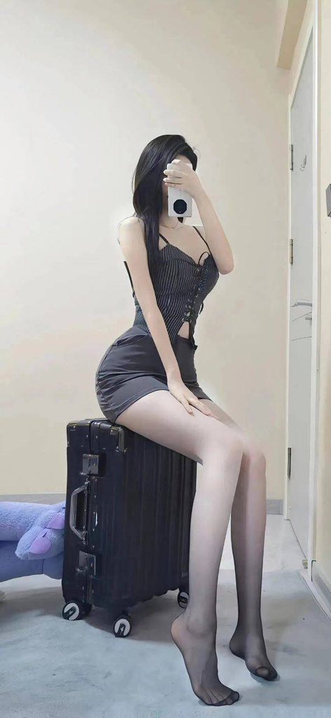 muhdiyan's tweet photo. 美脚超合适踩脸，试过的狗子都不行了，点赞抽几个调教#女王 #女s #男m #足恋 #原味 https://t.co/kHwNZnFzsT