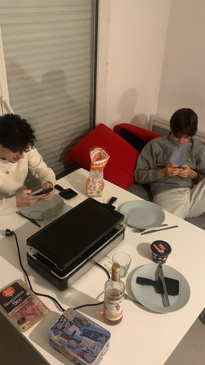 vanoxfcsm's tweet photo. 4eme raclette de l’année y’a pas de ralentir #deconcentration #ksos @moser_timeo @MigyDorian https://t.co/TptTzkvKkU