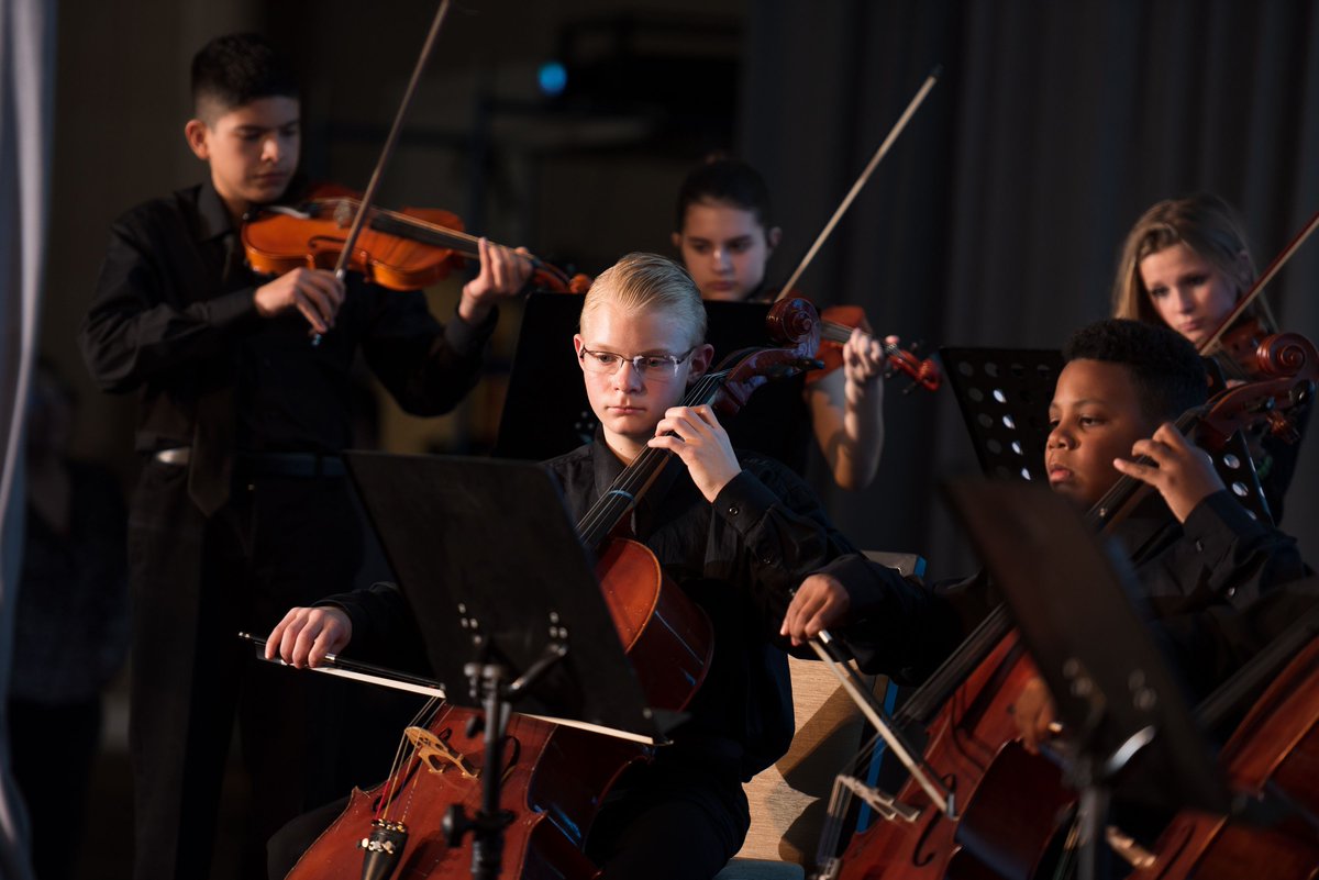 SoundsMaestro's tweet photo. Happy #TuneinTuesday!
Check out these photos from a performance back in 2019. You can see some of the original Collective members and a few of our wonderful alumni!
#tunein #TheCollective #soundsacademy #music #musiceducation #education #cello #violin #viola https://t.co/aadxAyxDi0