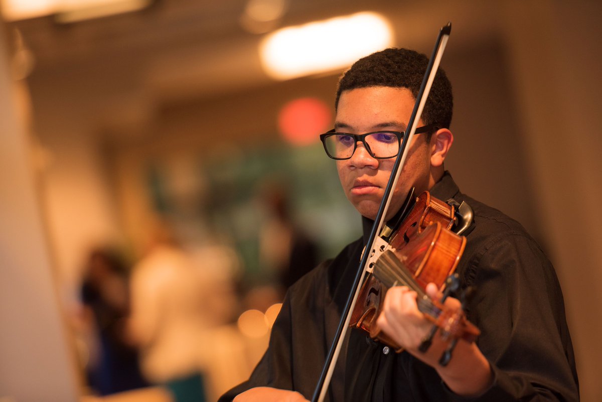 SoundsMaestro's tweet photo. Happy #TuneinTuesday!
Check out these photos from a performance back in 2019. You can see some of the original Collective members and a few of our wonderful alumni!
#tunein #TheCollective #soundsacademy #music #musiceducation #education #cello #violin #viola https://t.co/aadxAyxDi0