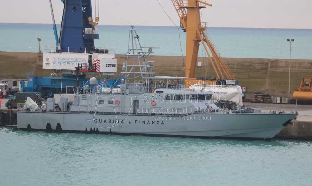 Shipguru's tweet photo. #2021built #GuardiadiFinanza #patrol_craft #PV10 #TENENTE_PETRUCCI #berthed at #Pozzallo, #Sicily - 11.01.2024 - https://t.co/nfgboxc3g3 - NO PHOTOS can be used or manipulated without our permission https://t.co/J0MGwjTBb4