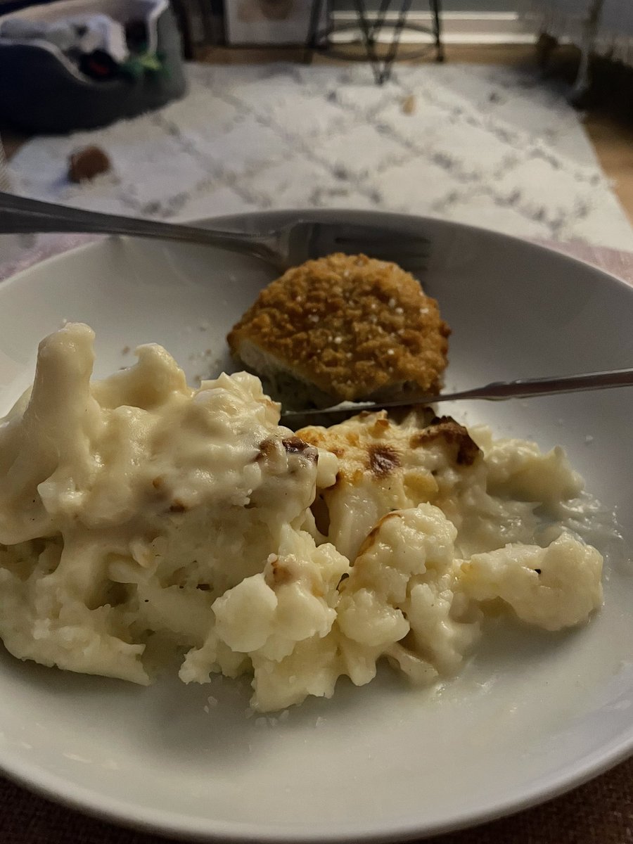 AmySmithSays's tweet photo. Hey @sainsburys, attempted a Taste The Difference feast tonight - chicken Kiev, mashed potato, and cauliflower cheese. It was so bland, had to throw in salt like confetti! If I'd gone to @LidlGB, I'd be dancing in Flavour Town, not risking a sodium overdose. #LidlForLife https://t.co/BQyO0119lx