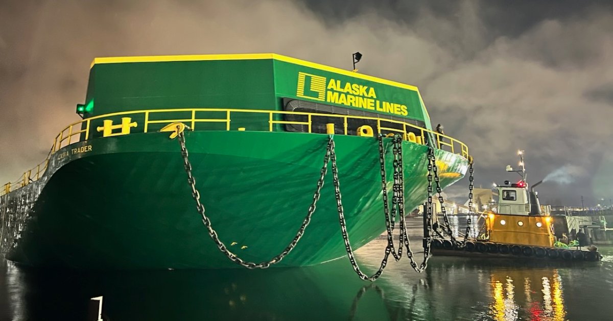 LyndenInc's tweet photo. A unique and interesting angle of our Alaska Trader barge – thanks for sending in the picture David!

#AlaskaMarineLines #barge #BargeService #transportation #logistics #shipping #Lynden #AlaskaTrader #AML https://t.co/5dgTEH9nHc