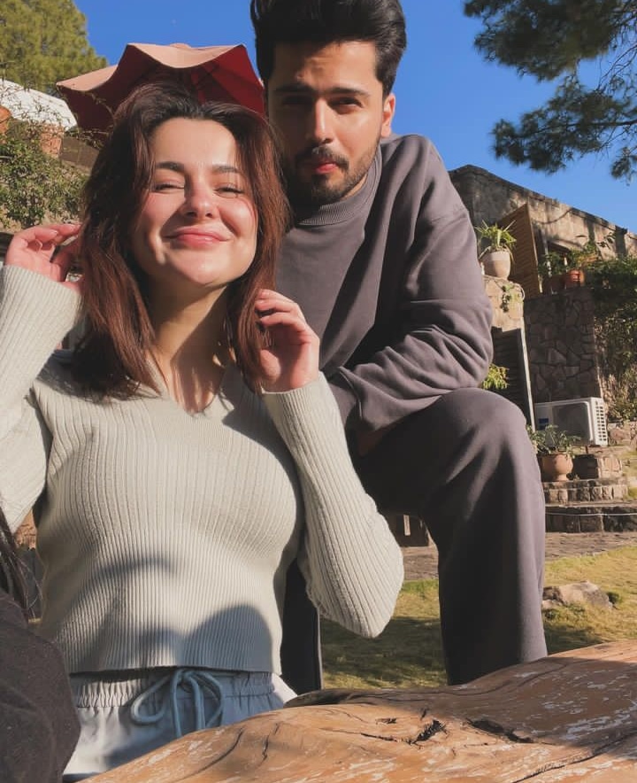 Haider Mustehsan and Hania Aamir have teamed up for a new song called ‘Dhanak’, which means ‘rainbow’ in Urdu. 

The song is set to release on January 18, 2024, and is expected to be a hit among the fans of both stars.
.
.
#Dhanak #HaiderMustehsan #HaniaAmir #PakistaniMusic 🇵🇰