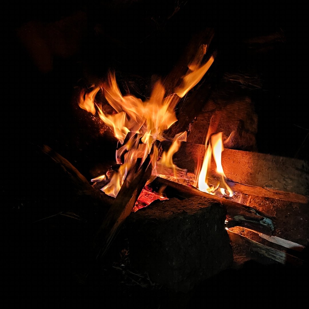 BerinaOgeg10869's tweet photo. Sitting near an open fire... has wonderful health benefits. One of the best is... preventing insomnia and sleeping soundly.
#Fire #openfire #night #logburning #outdoors #orange #nightfire #realwood #warm #cosy #tuesdayvibe #photography #nightphotography #takeabreak #outdoors https://t.co/Kc8YbVhrTE