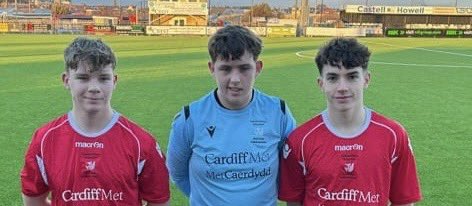 AcademiMenai's tweet photo. Llongyfarchiadau i @hazzatom07 @morgandaviies10 a Harry Hughes a oedd yn rhan o garfan @CPDColegauCymru a drechodd @SchoolSportAust o 2-0 pnawn ma yn @LlandudnoFC https://t.co/FXpkZgyWRN