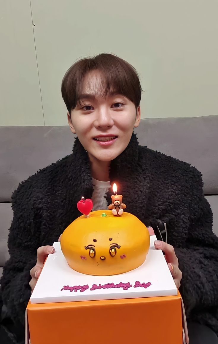 CosmicPlumPH's tweet photo. #CMPPHGA 
BELATED HAPPY SEUNGKWAN DAY! FREE SEVENTEEN ALBUM GIVEAWAY 🍊🧡

- follow us 
- like and retweet this tweet
-tag 3 moots 
- reply #뿌이팅해야지_오늘은_승관이날
#happyBOOday  #SVT #Seventeen 

3 winners of FML Unsealed Album

ends in 3 days 😊 https://t.co/7zbTBAVw33