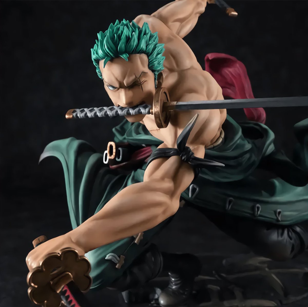 strawhats's tweet photo. What is this Zoro figure 🤯 https://t.co/V8Yj6EQNkJ