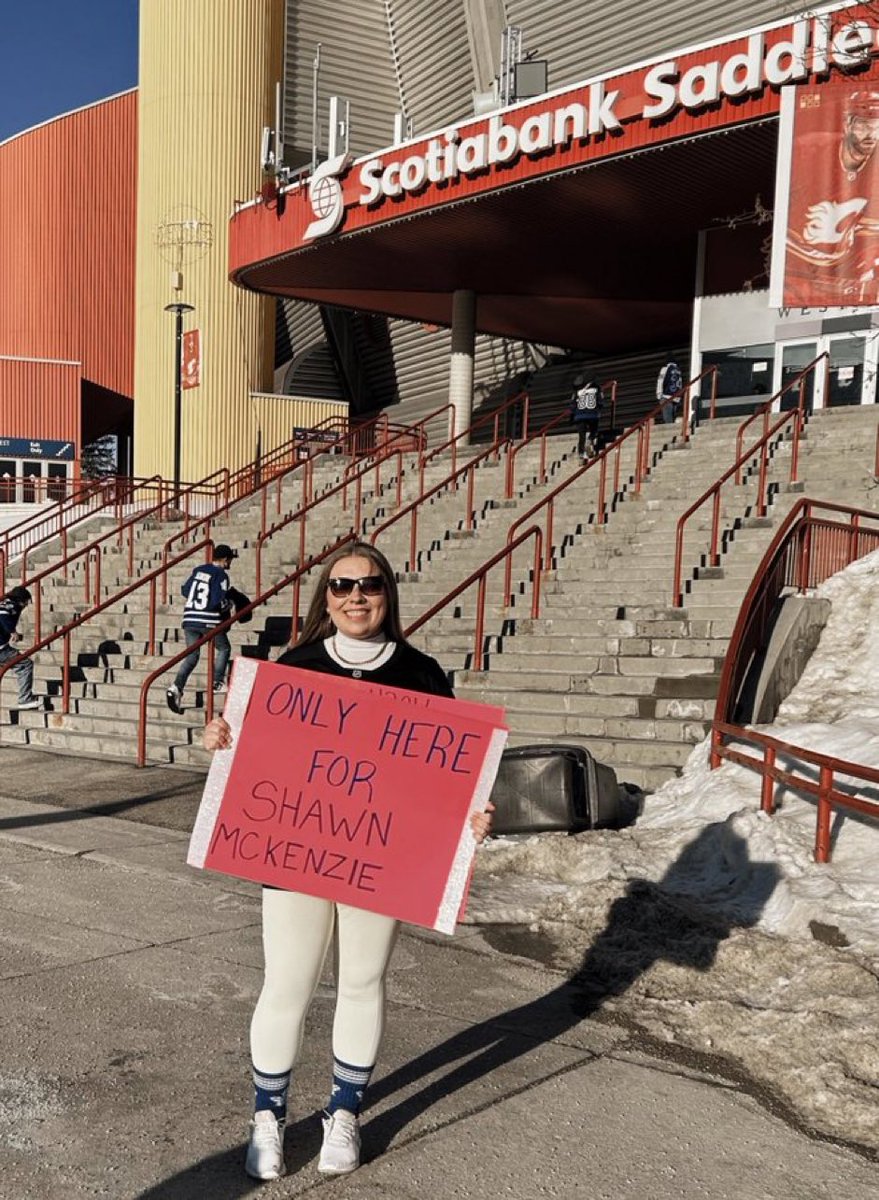 This was me last year when the leafs were in Calgary … @ShawnMcKenzieSN unfortunately was not there. But I’m seeing the leafs in Vancouver on Saturday and wondering if I should make the same sign 👀👀