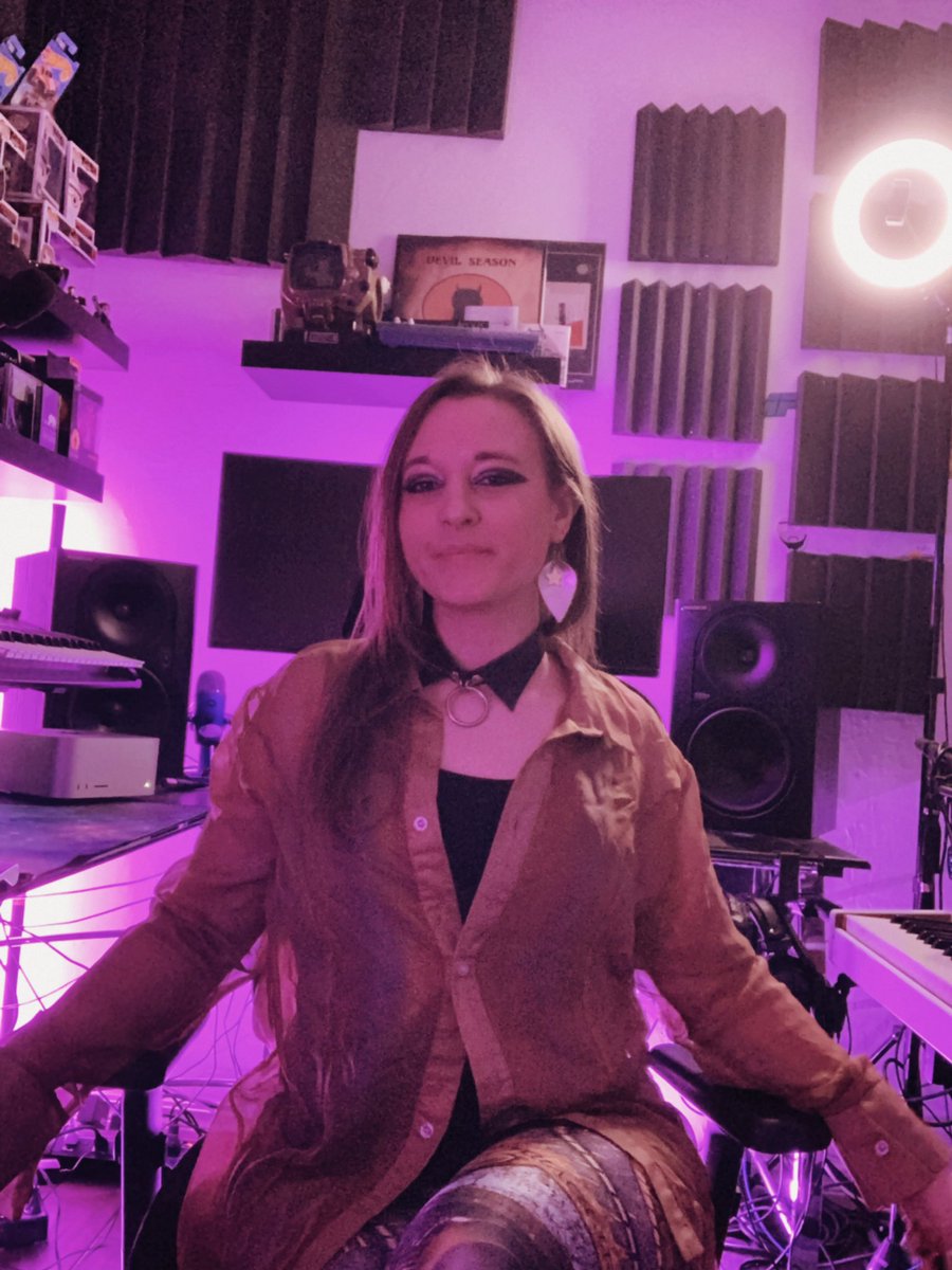 StarMadman's tweet photo. πΉπ€π§πΌππ
Earrings by @TarabudDelight/@PrettyHawke β¨
#studioselfie #backinthestudio #musicproduction #musiccomposer #studio #musicstudio #synthwave #newwave #electronicmusic #electronica #dancemusic #housemusic #techno #idm #electro #ambient #cinematic #choker https://t.co/1DcvNu4Y1n