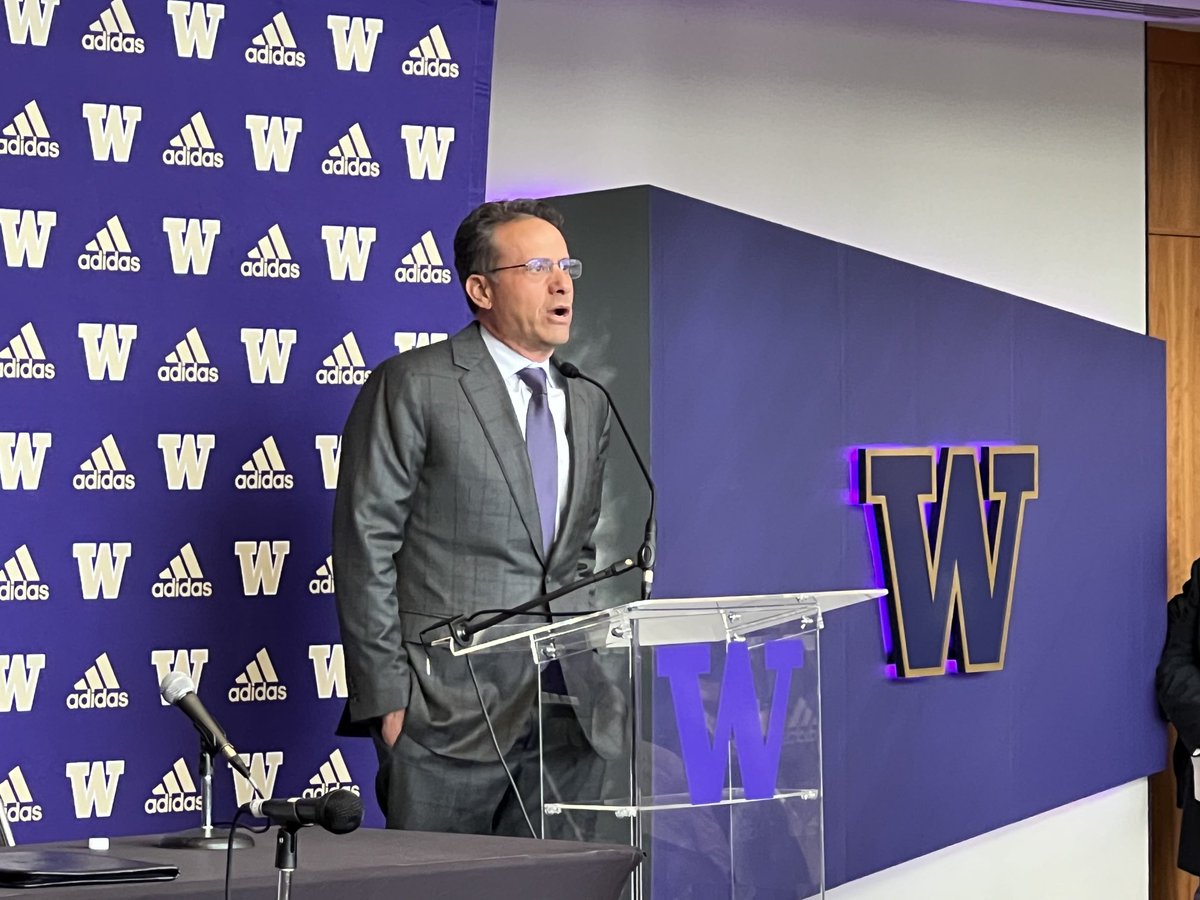 Softykjr's tweet photo. Jedd Fisch with media. “Rarely in life does somebody leave something that we love..we are here for the W. The W for winning. The W for work and the W for Washington.” https://t.co/tybDDbkxJr