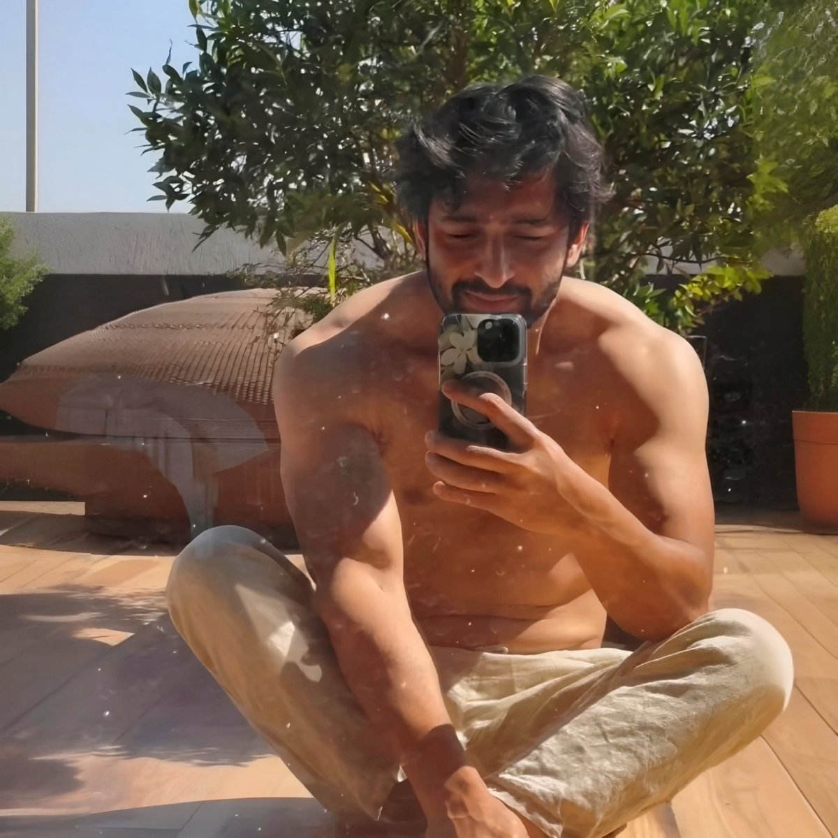 ritu0174's tweet photo. Hottie Sunshine 🤎🔥
#ShaheerSheikh #Hottie #Handsome #Sunbathing #MadHim #MadUs #Birdies #StayHealthy #RiseNShine #LoveAndRespect
@Shaheer_S ♥️
#GodBlessYou #ShaheerSheikh https://t.co/Z9lY37CmAC