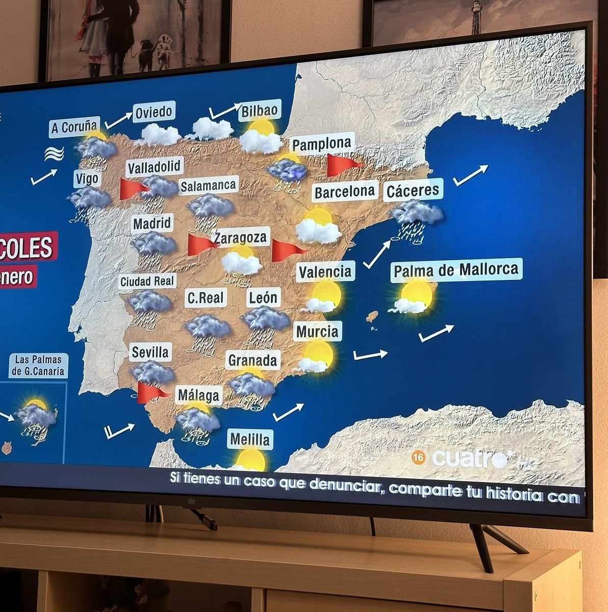 David_Carrera11's tweet photo. Que le han hecho los de @cuatroaldia al mapa de España??

No sabía que yo estaba viviendo en Cáceres y la capital ahora es Zaragoza.. https://t.co/IeCSe0gvU1