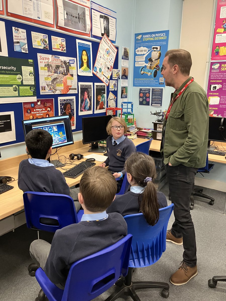 BBPrepRobotics's tweet photo. We had an amazing visit from Colin @Fluid_Ideas  He came to speak to us about our innovation project &amp; to share his expertise. We pitched him our idea and he gave us constructive feedback on how to improve it. We can't wait to put all his great advice into action. @Beachborough https://t.co/mD7SFpYWZ5
