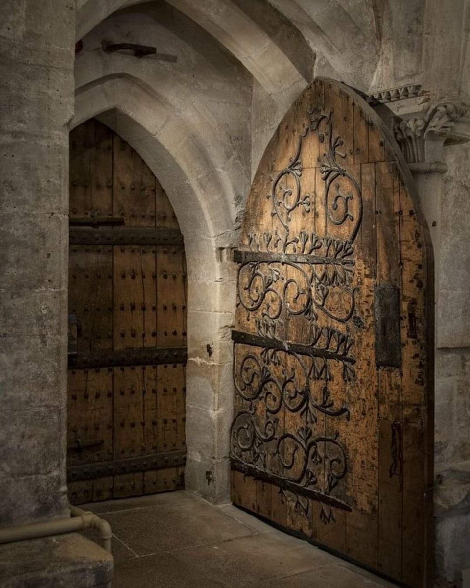 This ancient wooden door in the Undercroft at Wells Cathedral has been dated to 1266. 🇬🇧 

The elaborate iron scroll work is original. In medieval times, this entrance was the only way to the Undercroft. 
#architecture #History