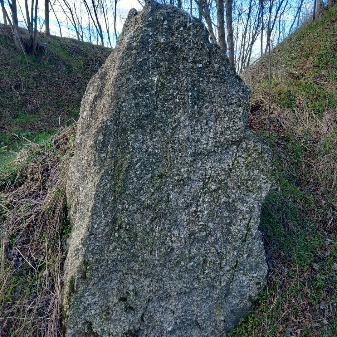 ModernExplorerz's tweet photo. I visited an excavated mound today, in Staro Zhelezare, Bulgaria. They found a stone circle inside, heavily damaged but a fascinating place, and more stones saturated in crystals
#dolmen #ancienthistory #megalithic #standingstones #exploring #travelphotography #travel #vanlife https://t.co/gNxVkIHyIh