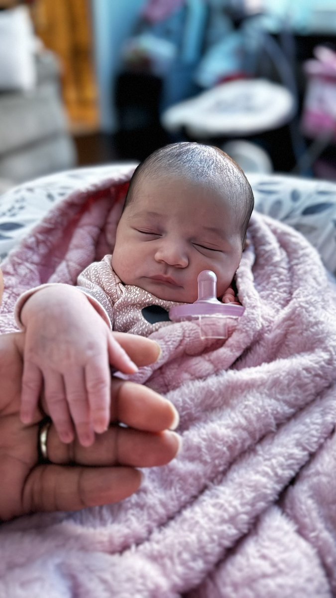 tony_spud's tweet photo. Meet our sweet babygirl 🎀 Ava Jerneé

Born Thursday 1/4/2024 at 9:31pm weighing 6lbs 11 oz.

Wifey &amp; Ava are doing fantastic. 

Thank you to everyone for the Prayers, Positive Vibes, Support &amp; Love during the pregnancy.

…of course Ava has Buc-ee’s Merch… She’s a Spadoni‼️ https://t.co/7P9wkGAsut