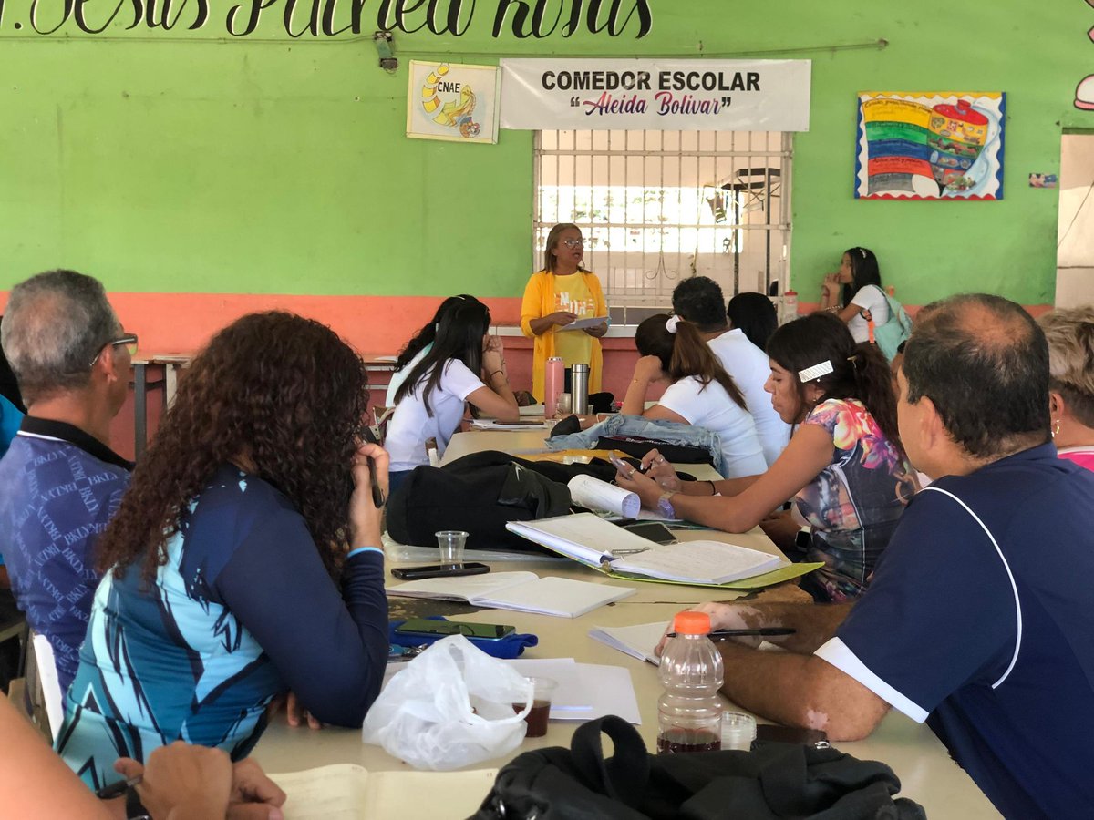 CDCEAragua's tweet photo. Desde la UENB Jesús Pacheco Rojas se desarrolló encuentro formativo con los enlaces de Gestión Interna y Gestión Comunicacional Municipal y Parroquiales. 
¡Juntos Por La Calidad Educativa! 
#TransformarPorElFuturo 
@NicolasMaduro 
@_LaAvanzadora 
@MPPEDUCACION 
@PiedadQuintana1 https://t.co/heXD8B8lVP