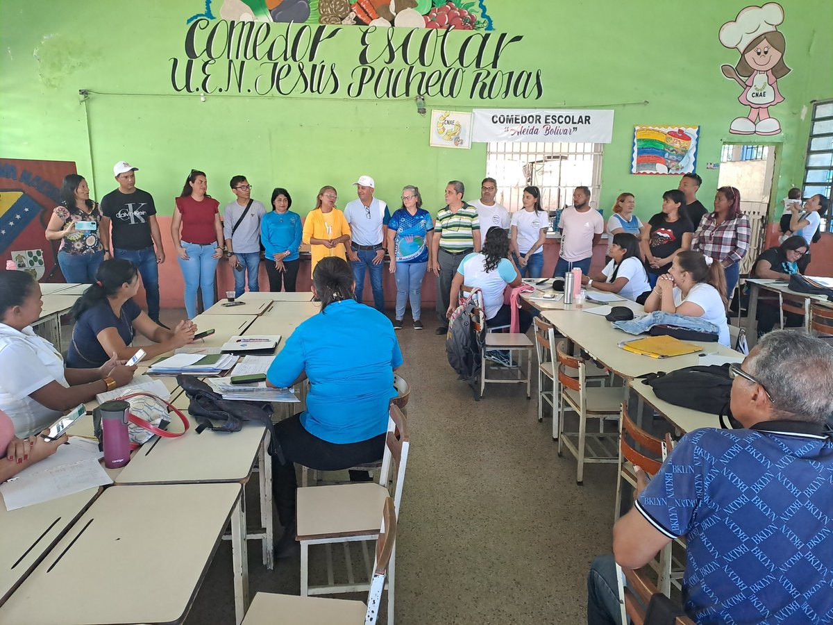 CDCEAragua's tweet photo. Desde la UENB Jesús Pacheco Rojas se desarrolló encuentro formativo con los enlaces de Gestión Interna y Gestión Comunicacional Municipal y Parroquiales. 
¡Juntos Por La Calidad Educativa! 
#TransformarPorElFuturo 
@NicolasMaduro 
@_LaAvanzadora 
@MPPEDUCACION 
@PiedadQuintana1 https://t.co/heXD8B8lVP