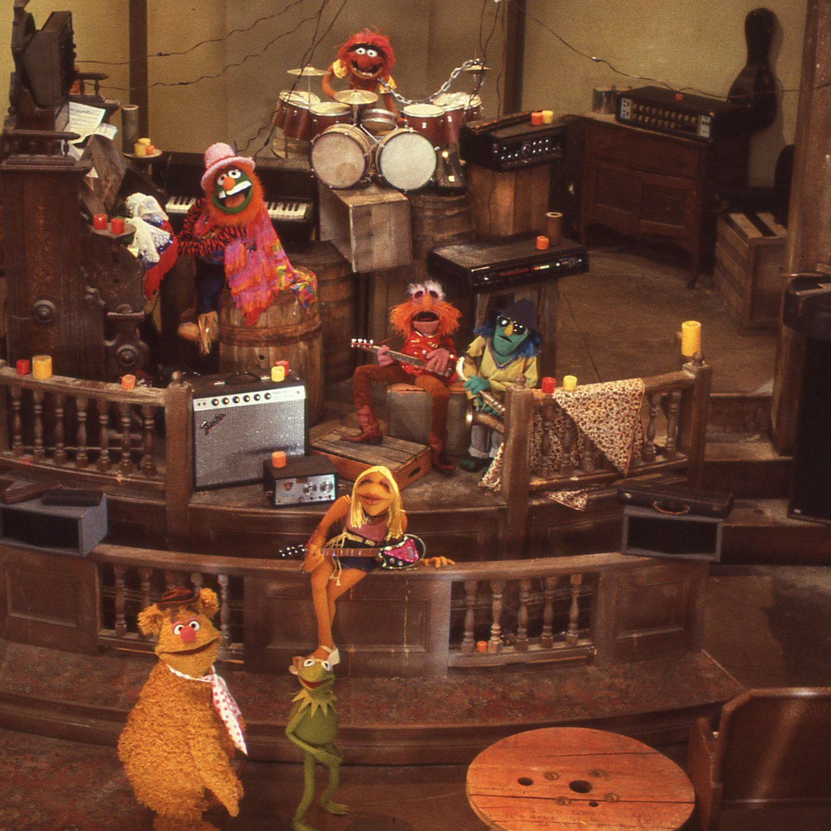 They am, is, are, and be they whom am are known as: The @ElectricMayhem! 🎸📷💥