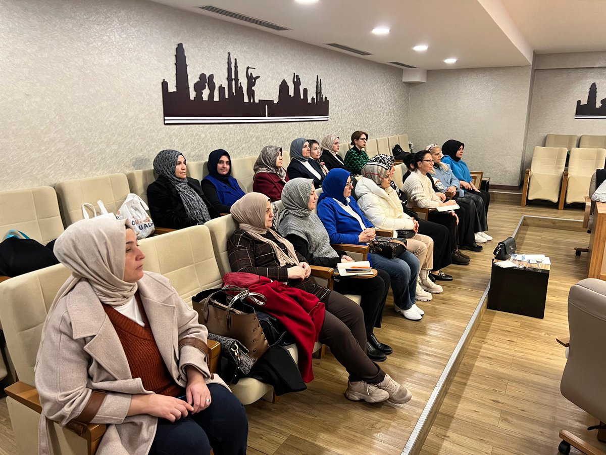 akkadinbursa's tweet photo. Haftalık Yönetim Kurulu Toplantımızı Başkanımız İmren Çavuşoğlu başkanlığında gerçekleştirdik. https://t.co/BJcxgunVbZ