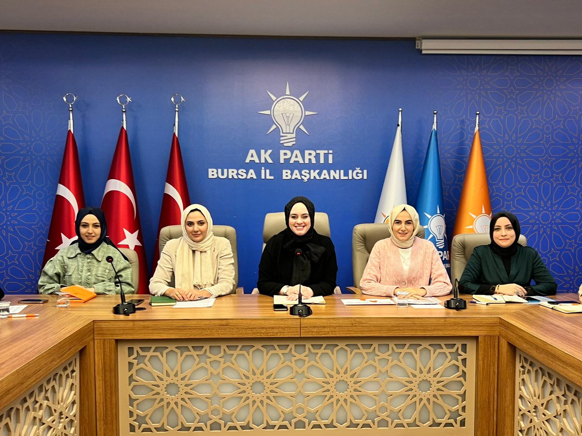 akkadinbursa's tweet photo. Haftalık Yönetim Kurulu Toplantımızı Başkanımız İmren Çavuşoğlu başkanlığında gerçekleştirdik. https://t.co/BJcxgunVbZ