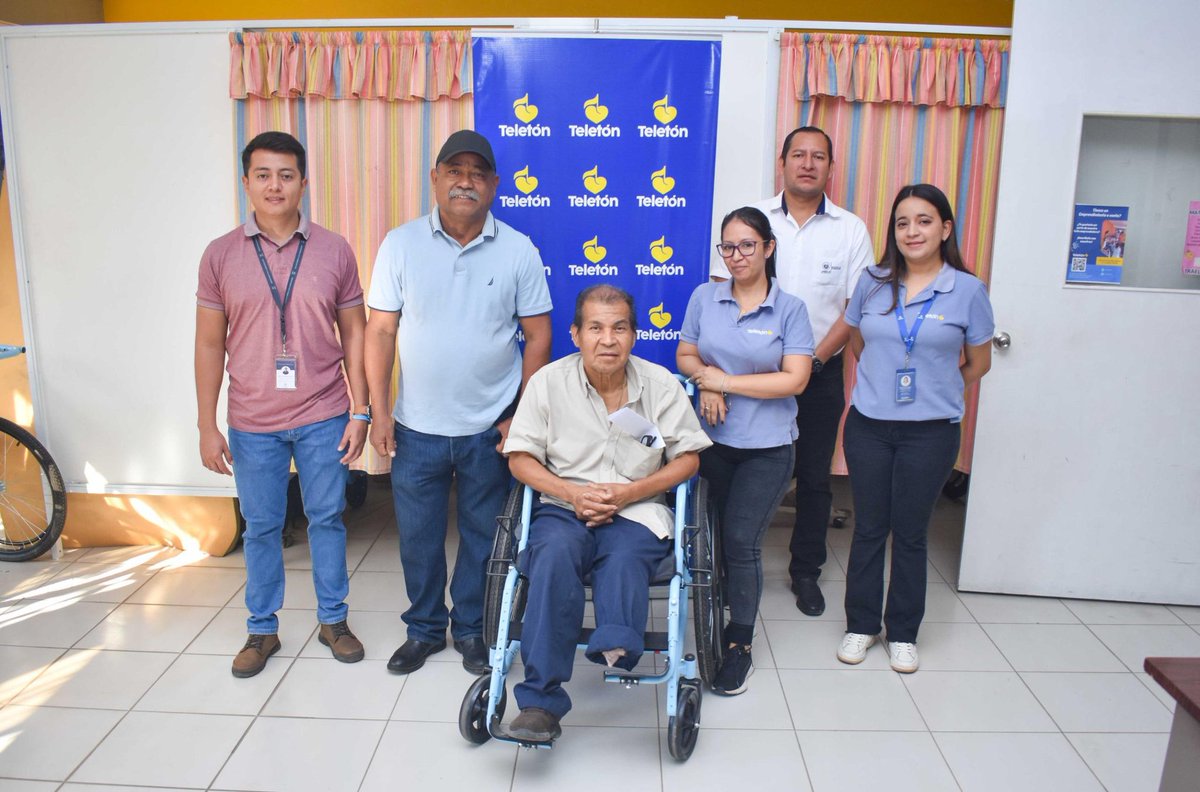 GobernacionSV's tweet photo. 🔵 Personal de nuestra Gobernación Departamental de San Vicente, realizó entrega de sillas de ruedas a personas con problemas de movilidad.
📍FUNTER San Vicente.
➡️ Dicha entrega fue coordinada por @TeletonSV, @FUSALorg y @FWMission. https://t.co/oaYIxSpO4p