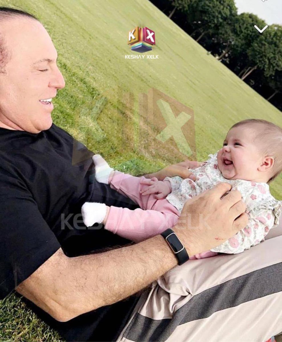 eqanbar's tweet photo. This little body wrapped in Kurdish flag is part of “Mossad network” according to the insane killers mullahs in Tehran!

Baby girl Xina 11 months old, daughter of businessman Peshraw Dizayee both killed last night in their home by a rocket attack perpetrated by the IRGC!

Iran must pay a hefty price for this heinous crime!

RIP Xina and Peshraw Dizayee 🙏🙏!