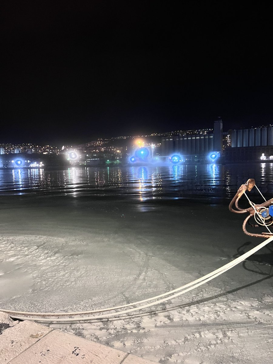 dzuvedz's tweet photo. Rijeka, Molo longo…što se dešava? https://t.co/YeoyAZCNPg