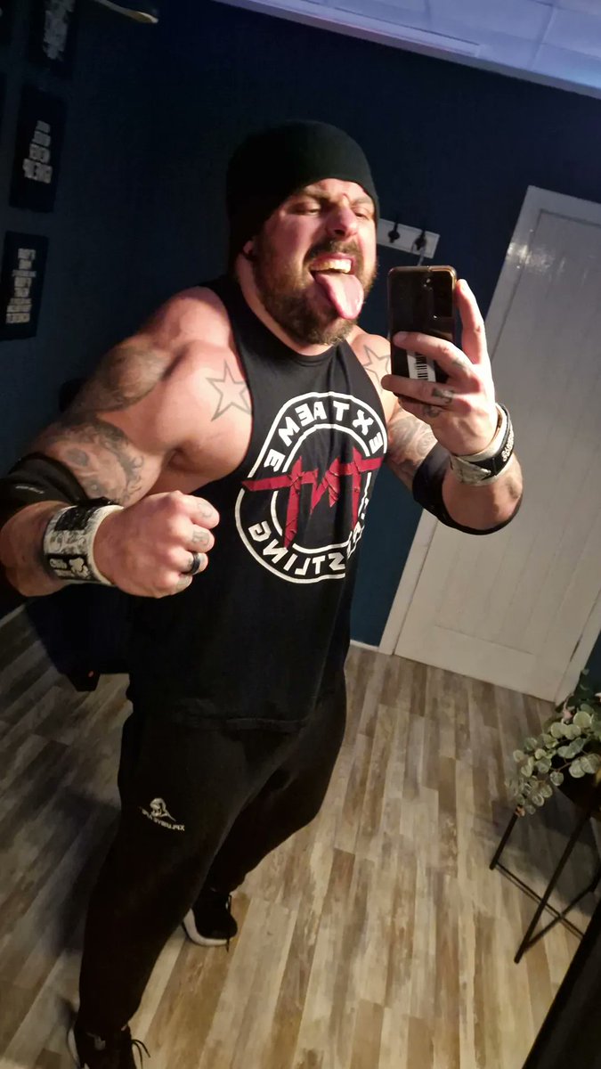 CorvinNI's tweet photo. 252lbs of Loco Rumble Ready. #Number30 https://t.co/sKIAmeYcyw