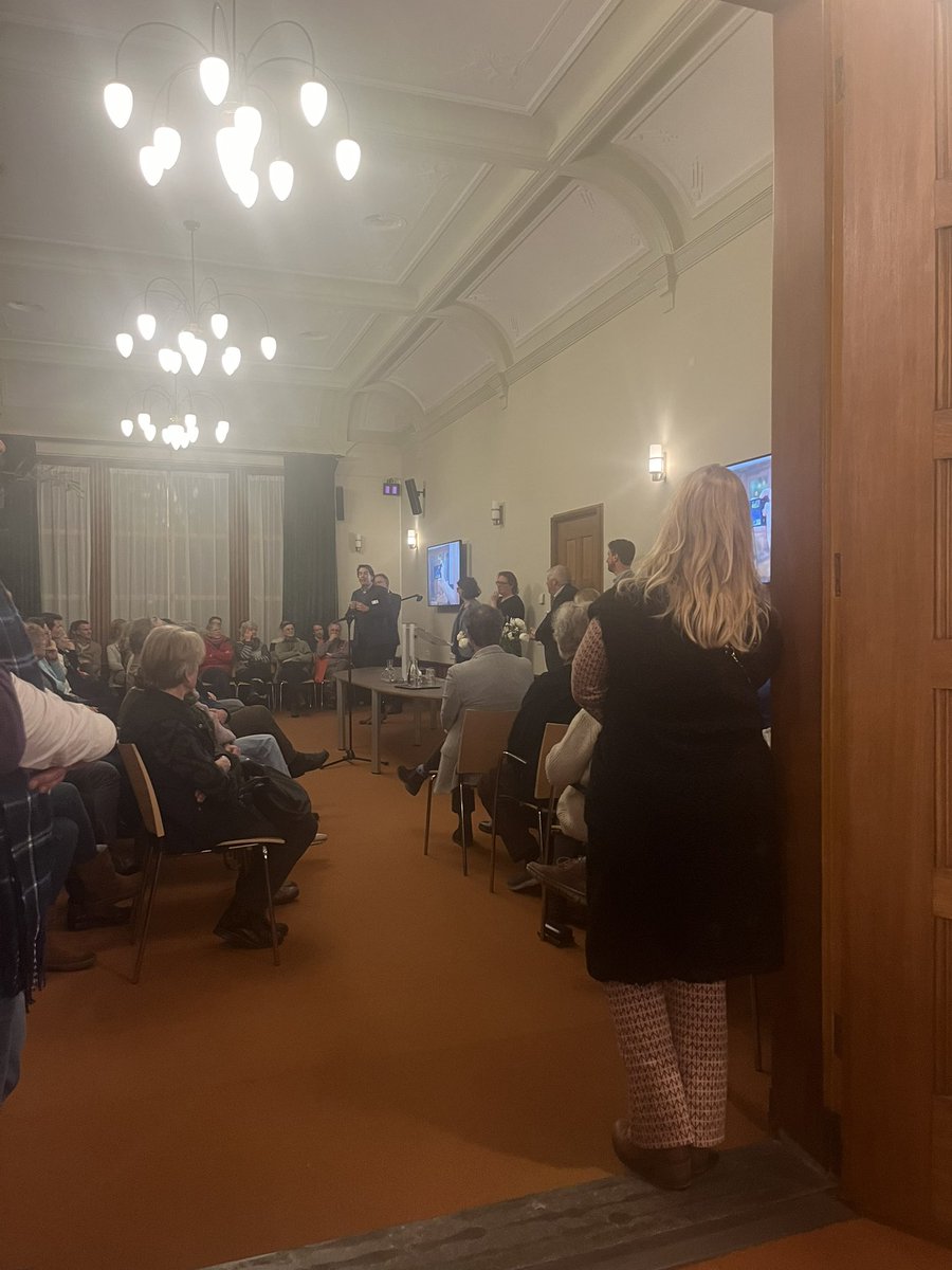 Altijd weer een mooi moment, de welkomstavond voor de nieuwe inwoners van <a href="/GemeenteBaarn/">Gemeente Baarn</a> Als raadsleden van <a href="/VoorBaarn/">VoorBaarn 💜</a> zijn <a href="/myloumazali/">Mylou Mazali</a> en <a href="/TinoSchouten/">Tino Schouten</a> aanwezig #Baarn