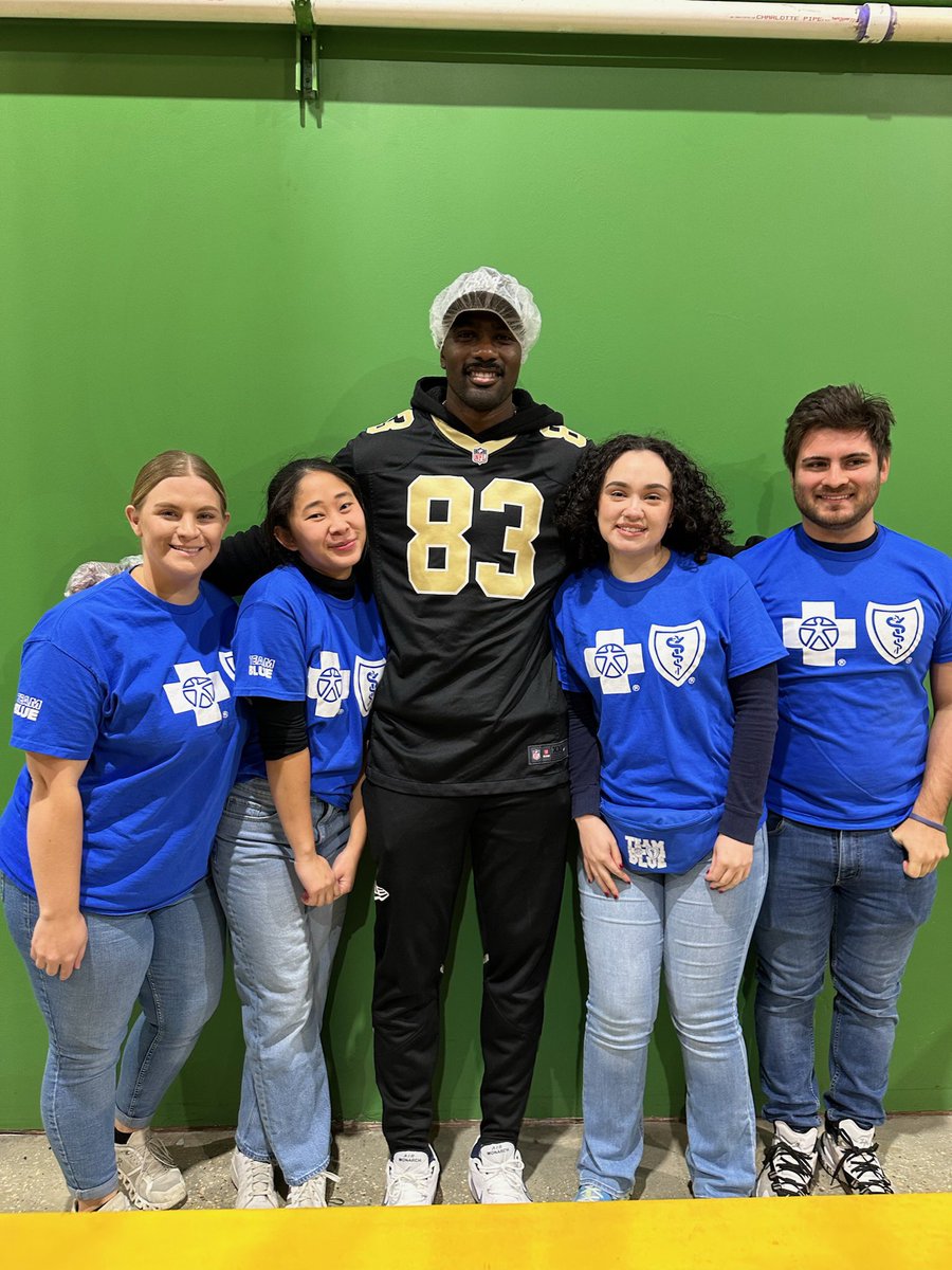MichaelWTipton's tweet photo. Our amazing @BCBSLA #TeamBlue volunteers were at @2ndHarvestGNOA this morning w/ players &amp; staff from @Saints as well as colleagues from @EntergyLA &amp; @HealthyBlueLA. While the weather kept many away, these impressive individuals packed thousands of meals for those in need! https://t.co/RWtCNCQtrK