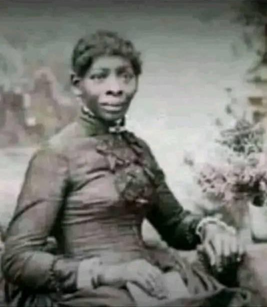 XekiHlongwane's tweet photo. This is Xiluva, the first woman to visit Indoda in Tembisa in 1812 https://t.co/6ORc8XEiAU