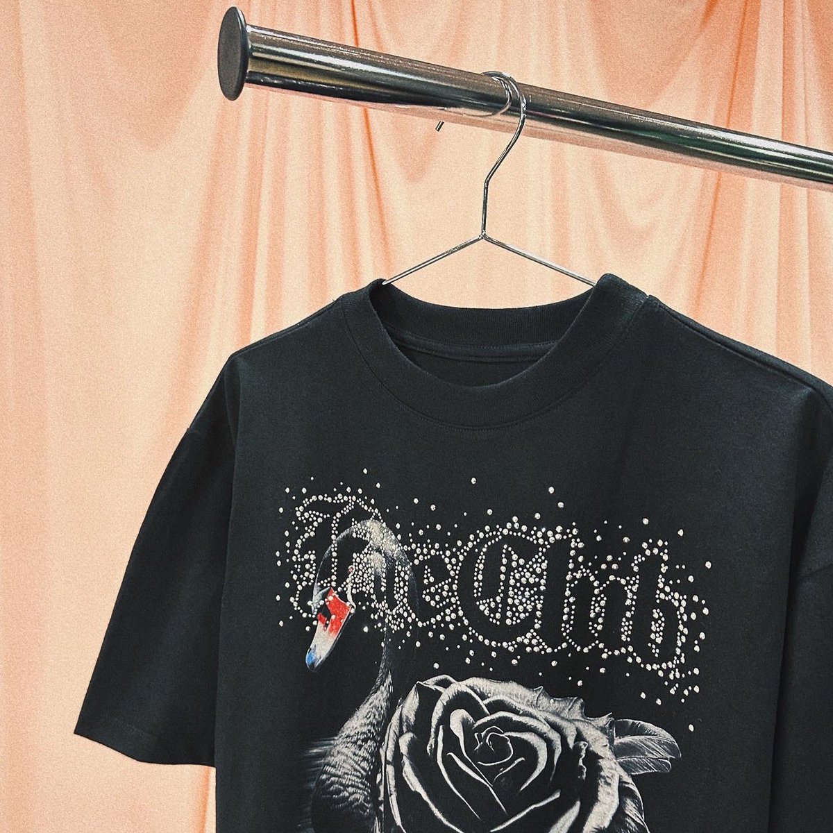 Fireclubmx's tweet photo. Drop 1 / The ‘BLACK SWAN’ Tee available Now at https://t.co/pviaZzLPPg 🏴‍☠️🦢🖤 https://t.co/02R0AQWfT9