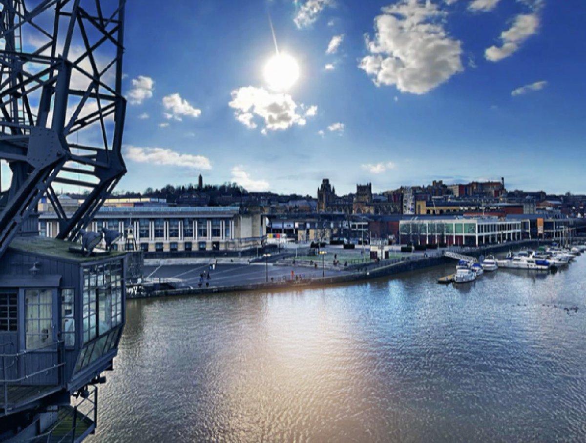 Jensonsartcafe's tweet photo. View from mshed gallery #cargocranes #mshed #mshedbristol #walkinbristol #bristol #bristolharbourside #bristoldocks #wappingwharf #picoftheday #thephotohour #photooftheday #photography #wanderlust #igersbristol #bristolmuseum https://t.co/NEB919haiM