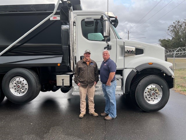 fourstarfreight's tweet photo. SOLD! SDAC has taken delivery of their new 2024 Western Star 49X Tri-axle. This is their 5th Western Star 49X Tri-axle purchased from Tab Cosby, Truck Account Manager at our Montgomery location. https://t.co/lqJupxU3kY