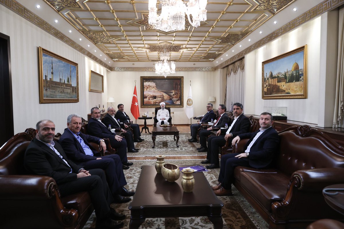 yildizali19's tweet photo. Diyanet İşleri Başkanı Sn. Prof.Dr.Ali Erbaş’ı ziyaret ettik

Din görevlilerimizin çözüm bekleyen sorunlarını ve beklentilerini iletip sendikal faaliyetlerimiz üzerine istişarelerde bulunduk.

Diyanet İşleri Başkanımız Sn.@DIBAliErbas’a ilgileri için çok teşekkür ediyoruz.

| @diyanetbasin