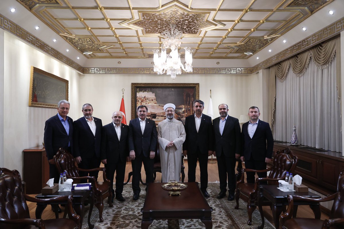 Diyanet İşleri Başkanı Sn. Prof.Dr.Ali Erbaş’ı ziyaret ettik

Din görevlilerimizin çözüm bekleyen sorunlarını ve beklentilerini iletip sendikal faaliyetlerimiz üzerine istişarelerde bulunduk.

Diyanet İşleri Başkanımız Sn.<a href="/DIBAliErbas/">Prof. Dr. Ali Erbaş</a>’a ilgileri için çok teşekkür ediyoruz.

|