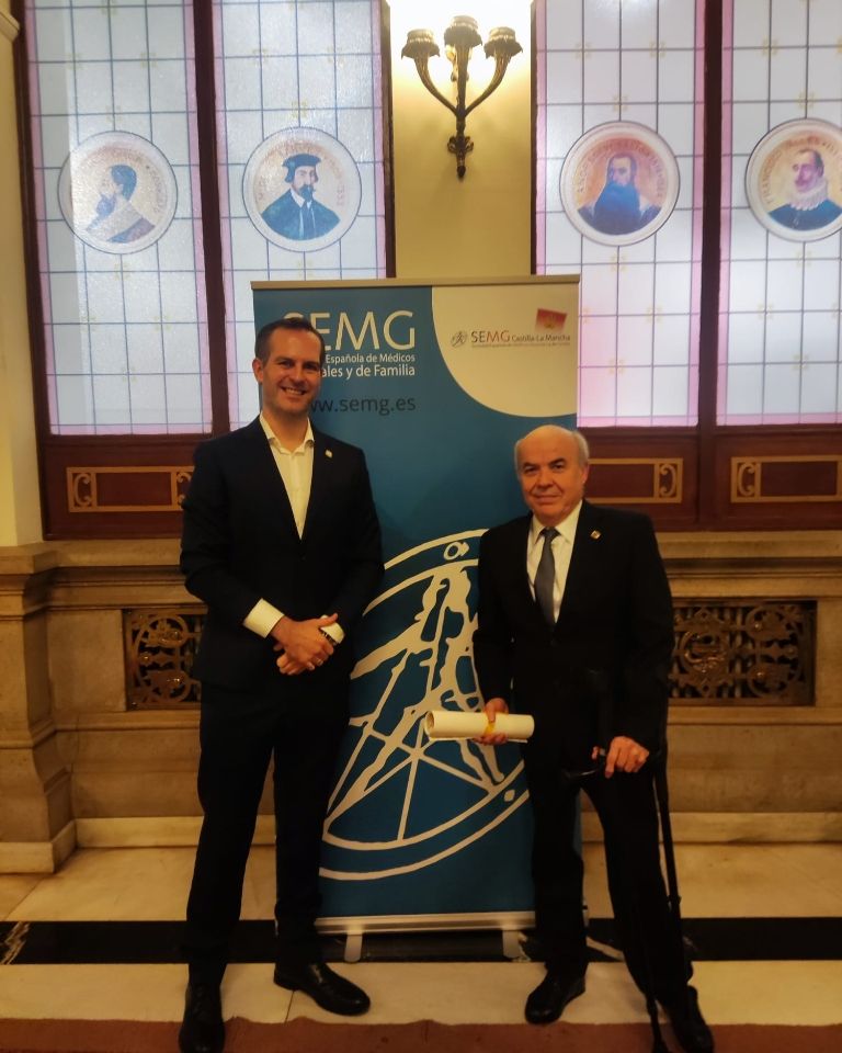¡Enhorabuena! 

El doctor Pedro Tárraga ha recibido esta tarde el Premio Medicina General y de Familia 2023 de la Real Academia de Medicina Española por su trayectoria asistencial, docente e investigadora. 

Le ha acompañado en la entrega el presidente de #SEMGCLM, Raúl Salmerón.