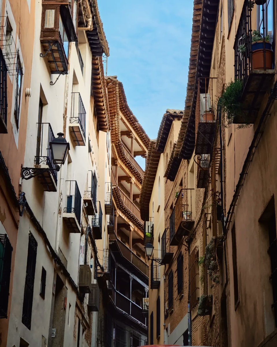 LemonMcGee's tweet photo. Toledo, Spain 🇪🇸
—————
#ToledoSpain #hiddenalleys #streetphotography #ancientcities #urbanexploration #travelSpain #historic #arquitectura #callejones #Toledo #viajaresvivir #citywander #smartphonephotography #cityscape #explorer #wanderlust #cultura #arquitecturahistorica https://t.co/zpk3yddHN2