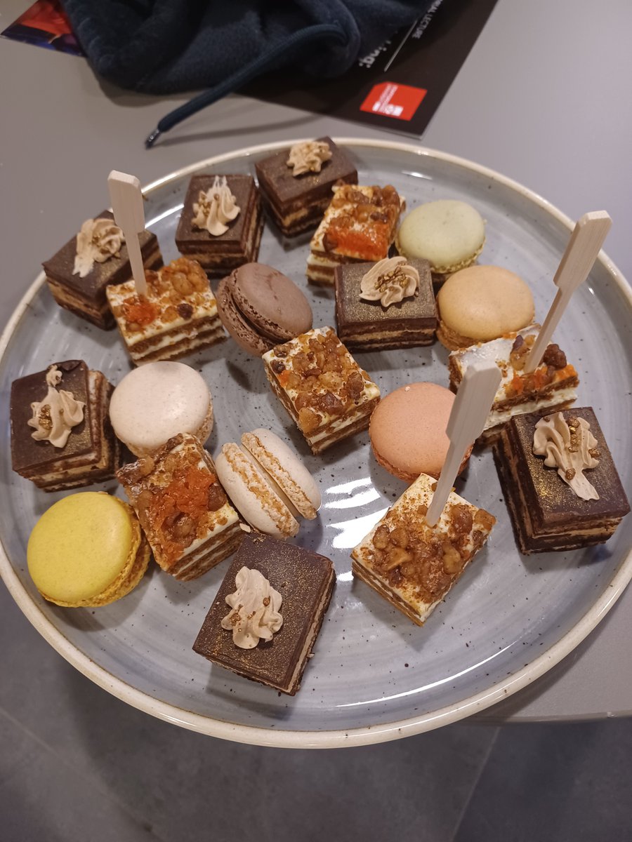 What a fantastic celebration! Well done @Prof_R_Cooke on your Professorial key note, a really interesting talk and the canapés were pretty good too 😁 @StaffsPsych #healthpsychology