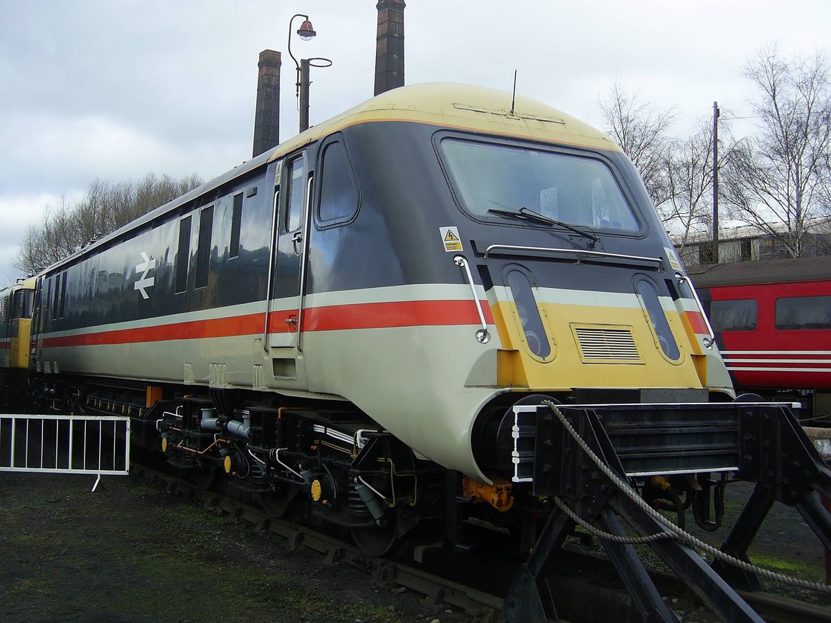 InnerFrameUK's tweet image. Oh what could have been, the one and only class 89 sits at the buffers in Barrow Hill, these engines could have been a common sight on our railways but the decision was made to go with an upgrade to the class 87 #throwbacktuesday