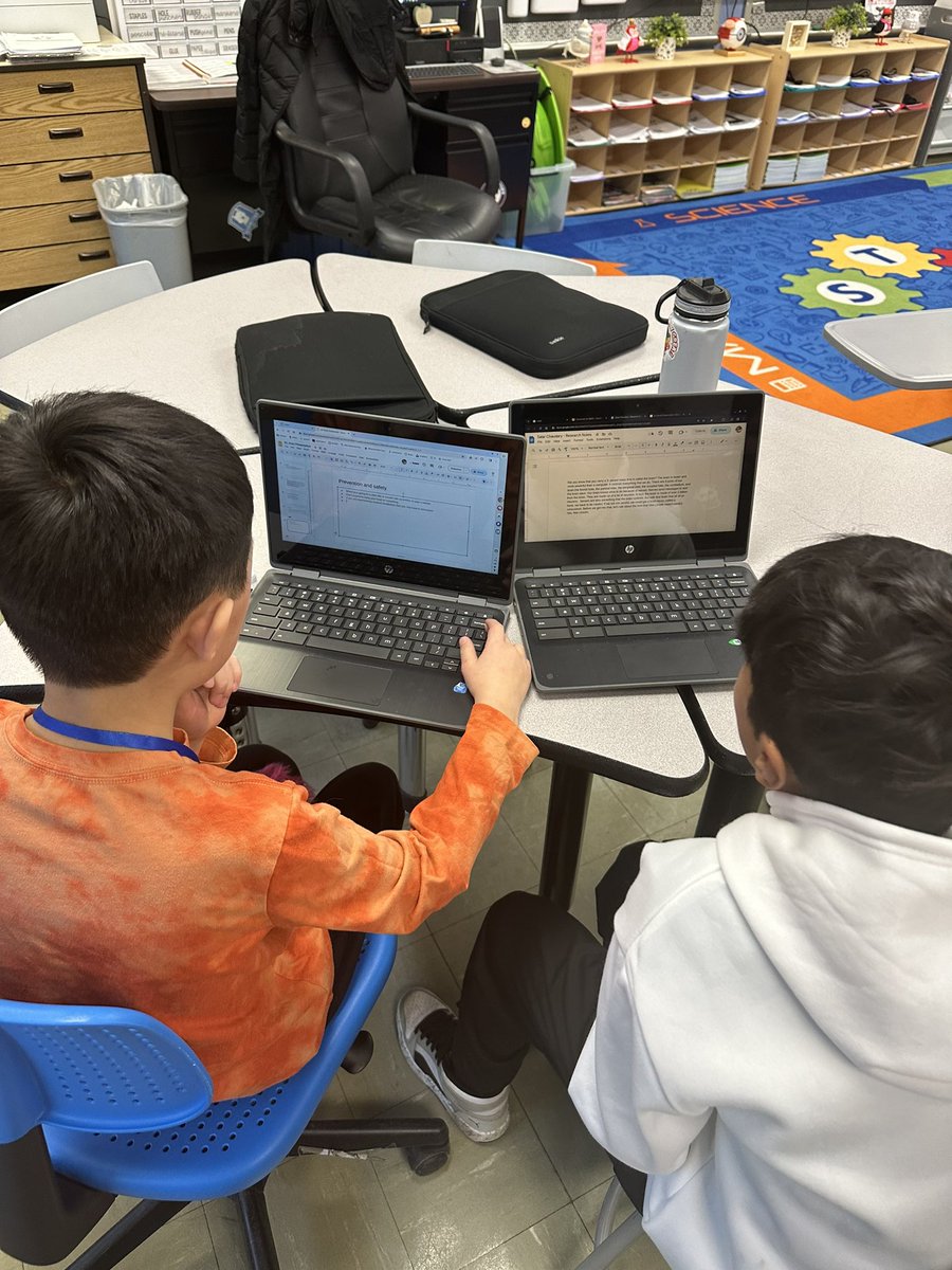 MsZubovicsClass's tweet photo. 4th graders working hard on researching and creating their Brain and Concussion presentations for their peers. 🧠 #WeAreHerricks @HerricksSchools @SearingtownK5 https://t.co/IA3slFM1Fo