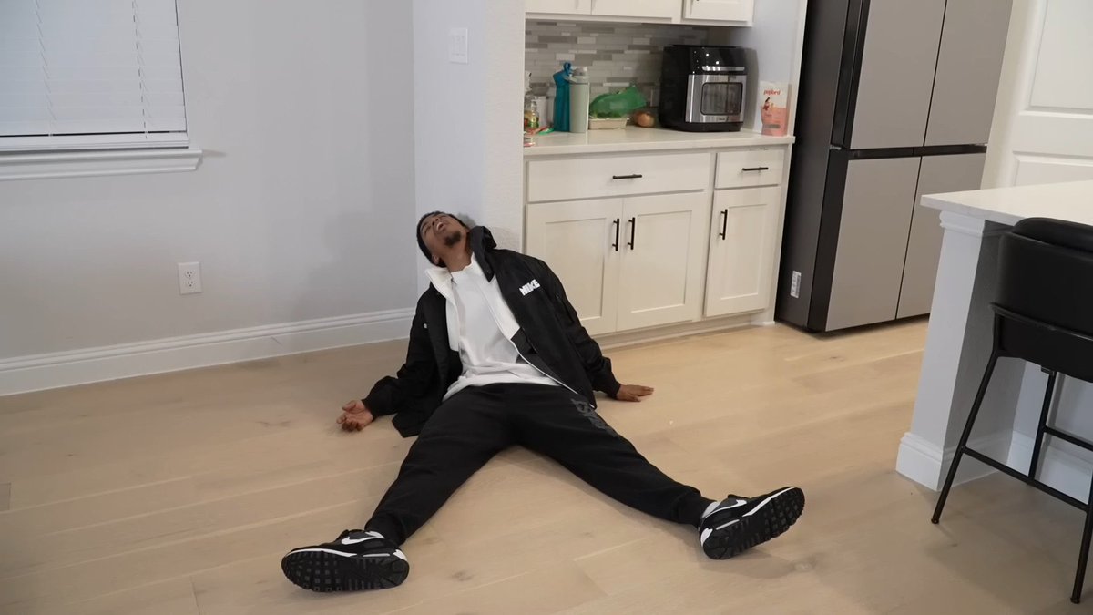OfBlueQuickness's tweet photo. My nigga Shadow right now in that crater https://t.co/Eu3h4e6OWp