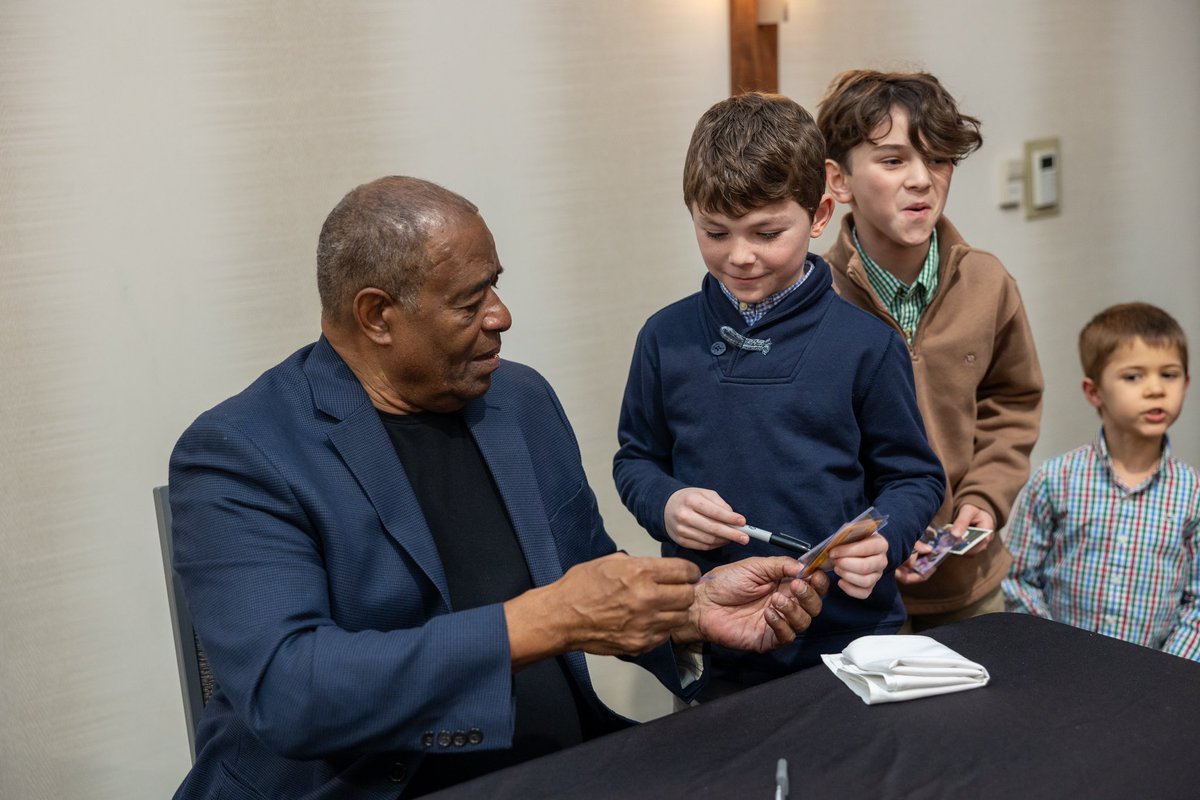 1/ We were honored to have Ken Griffey, Sr. w/ us on Sunday night for our 86th Annual Nashville Old Timers Banquet! He was a marvelous featured guest as he shared insight into his career, met each scholarship recipient, took pictures &amp; signed autographs afterwards. More photos ⤵️