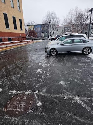 DCDGS's tweet photo. Our dedicated Snow Team is on the front lines, ensuring DC facilities stay open and operational during winter storms and weather!❄️#DGSMaintainsDC #WinterReadyDC
📸 Hayes Senior Wellness Center https://t.co/lZYi1HB6nT