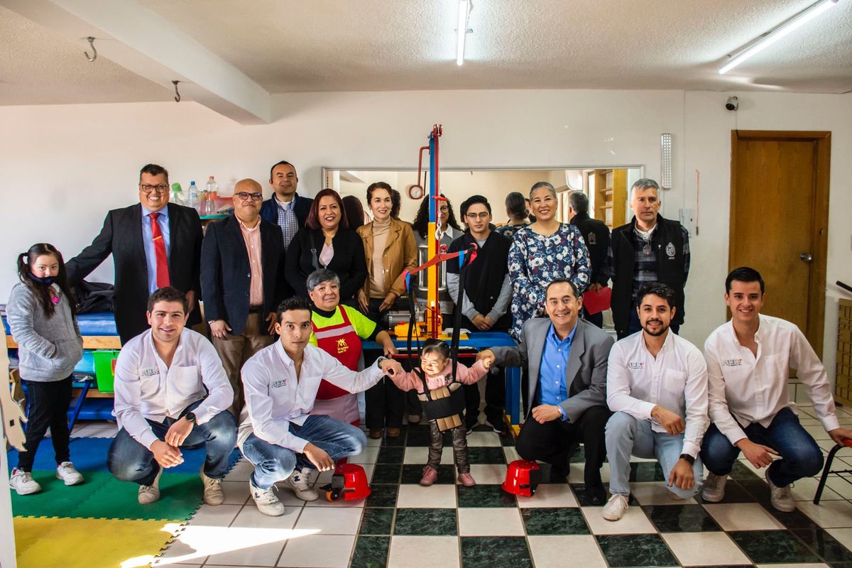 ExpresSanLuis's tweet photo. #VidaUniversitaria Estudiantes de Ingeniería de la UASLP, diseñan y donan arnés para desarrollar motricidad en infantes con síndrome de Down | El dispositivo brinda autonomía al no requerir el sostén de otra persona, permitiendo que los terapeutas guíen... https://t.co/DSNu2hKCv4 https://t.co/cXEEArBNtx