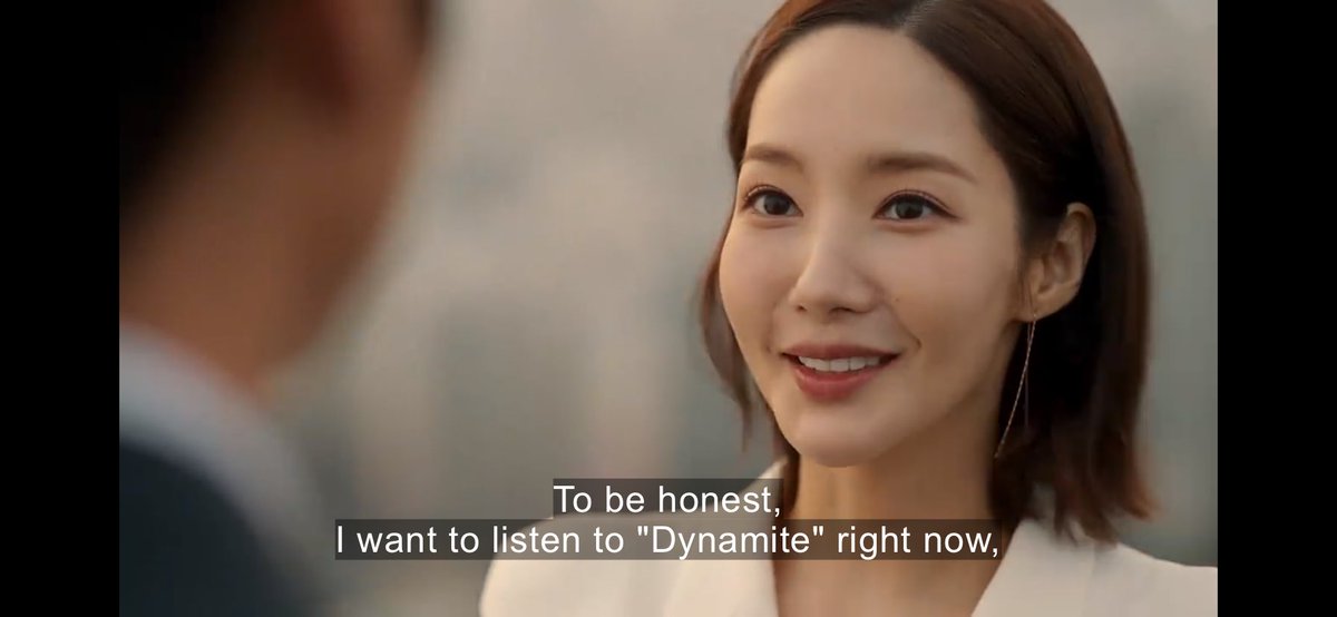 innerchilding7's tweet photo. IS THE SCRIPTWRITER AN ARMY?!!😭
NOBODY NORMAL IS USING AN IMPORTANT TURNING POINT IN THE DRAMA AS A BTS REFERENCE THAN AN ARMY LMAAAAAAOOOO #MarryMyHusbandEp6 https://t.co/iuFPHLpbTk