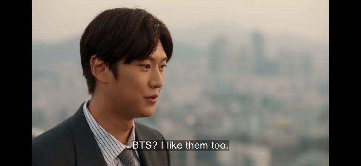 innerchilding7's tweet photo. IS THE SCRIPTWRITER AN ARMY?!!😭
NOBODY NORMAL IS USING AN IMPORTANT TURNING POINT IN THE DRAMA AS A BTS REFERENCE THAN AN ARMY LMAAAAAAOOOO #MarryMyHusbandEp6 https://t.co/iuFPHLpbTk